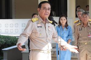 “ลุงตู่” ไม่นิ่งนอนใจแก้เศรษฐกิจ-ค่าเงินบาท วอนพ่อค้าโรงสีช่วยชาติ อย่ากดราคาประกันข้าว ยันรัฐไม่เอื้อประโยชน์คนรวย ทุกคนเสียภาษีเหมือนกัน