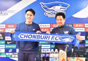"ฉลามชล" ประกาศคว้า "ลีซอ" ร่วมทัพ พร้อมต่อสัญญา "เกริกฤทธิ์"
