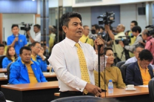“บิ๊กป้อม” โยน ปชป.คุย “เทพไท” มีปัญหาอะไรถึงด่ารัฐบาล