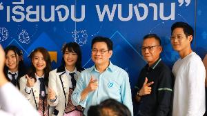 หน.ปชป.คุย “เทพไท” ย้ำ ส.ส.ต้องทำตามมติวิป รบ. ไม่พูดกระทบเพื่อนร่วมพรรค