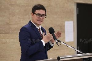 "ทั่นโรม"ใหญ่มาก ขู่ 4 บิ๊ก คสช.ไม่มาแจงปมละเมิดสิทธิเอง เจอ พ.ร.บ.คำสั่งเรียก เตรียมเชิญ“บิ๊กแป๊ะ” ให้ข้อมูลคุกคาม"วิ่งไล่ลุง"