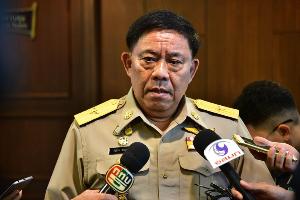 "อัศวิน" แจงให้ นร.ร.ร.กทม.ร้องเพลงสรรเสริญพระบารมีทุกเช้าแค่แนวคิด สั่งงดกิจกรรมเลี่ยงฝุ่นแล้ว