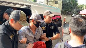 ไร้ญาติประกัน เจ้าหน้าที่ราชทัณฑ์คุมตัว “ผอ.กอล์ฟ” โจรชิงทอง ห้างดังลพบุรี เข้าเรือนจำ