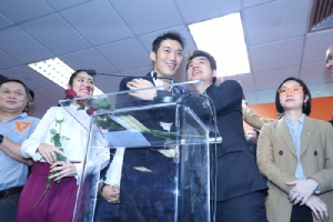 “อนาคตใหม่” ลุ้นดาบสองคดีเงินกู้ “6 พรรค รบ.” เสียวสูตร “เบี้ยแลกขุน”