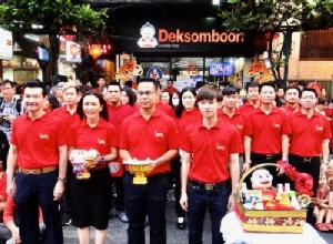 ผู้บริหารเด็กสมบูรณ์เฝ้าฯ รับเสด็จกรมสมเด็จพระเทพฯ