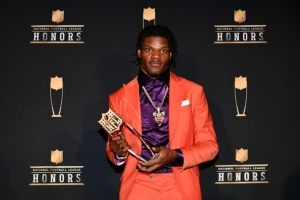 "แจ็คสัน" ซิว MVP เอกฉันท์ คนที่ 2 NFL ทาบ "เบรดี"