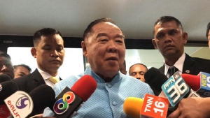 “บิ๊กป้อม”ย้อนถามใครแจกกล้วย - ยังไม่คุย 5 ส.ส.เศรษฐกิจใหม่ร่วมรัฐบาล
