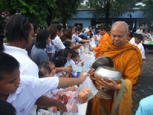 สวนดุสิตโพล ระบุ วันมาฆบูชา ปชช.ตั้งใจทำบุญ เวียนเทียน