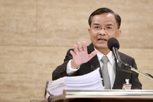 "นิพิฏฐ์" เห็นด้วยศาลไม่ตีตกร่างงบฯ จี้กก.สอบ 2 ส.ส.ก่อเรื่อง ชงป.ป.ช.ฟันอาญา