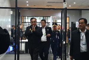 “ประยุทธ์” บินมอบเงินเยียวยาเหยื่อกราดยิงโคราช พร้อมให้กำลังใจ-เยี่ยมผู้ประกอบการ