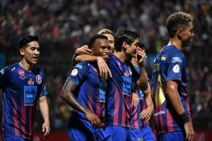 "การท่าเรือ" แข็งแกร่ง เปิดบ้านต้อน "เขี้ยวสมุทร" 4-1 ยึดฝูงแน่น