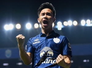 "สุภโชค" ซัดเบิ้ล "บุรีรัมย์" เปิดโหมดโหด ขยี้ "ฉลามชล" 10 ตัว 4-0