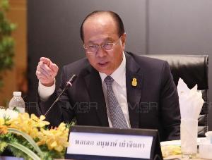 มหาดไทยส่ง ฮ.ช่วยดับไฟนครนายก ยอมรับ จนท.ทำงานลำบาก เหตุพื้นที่สูงชัน