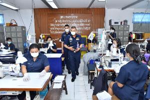 ทอ.เร่งตัดเย็บหน้ากากอนามัย แจกจ่ายกำลังพล แม่บ้านมอบอุปกรณ์ทำมาสก์ใช้เอง