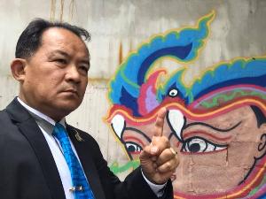 “ศรีสุวรรณ” สวน กมธ.ทหาร เลิกอวย “ประยุทธ์” ระเบียบบ้านพักทหารไม่ใหญ่กว่า รธน.