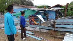 พายุฝนถล่ม 4 หมู่บ้านบุรีรัมย์ บ้านเรือน-โรงเรียนพังเสียหายกว่า 20 หลัง เร่งช่วยเหลือ