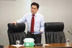 “จุรินทร์” ยังไม่คุยนายกฯ หลัง “วิชัย” ยื่นหนังสือลาออก แจงตู้คอนเทนเนอร์ตุนมาสก์ 5.6 ล้านชิ้น มีใบอนุญาตส่งออกถูกต้อง