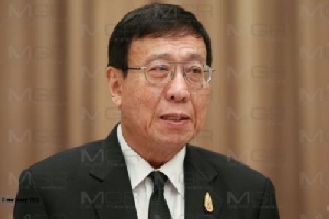 “พรเพชร” ไม่วิจารณ์ข้อเสนอเปิดรัฐสภาถกโควิด-19 ระบุอยู่ที่ดุลพินิจ