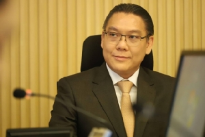 "ชาญกฤช" วอนคนไทย "อยู่บ้าน หยุดเชื้อ เพื่อชาติ" ผลตรวจโควิด-19 เจ้าหน้าที่กองงาน รมว.คลังเป็นลบ