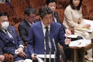 นายกรัฐมนตรี ชินโซ อาเบะ แห่งญี่ปุ่นแถลงต่อรัฐสภาในวันนี้ (23 มี.ค.) โดยระบุว่าการเลื่อน โอลิมปิก 2020 เป็นสิ่งที่ไม่อาจหลีกเลี่ยง หากญี่ปุ่นไม่สามารถจัดการแข่งขันได้อย่างปลอดภัย