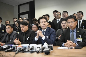 ก้าวไกล แจ้ง กกต. 54 อดีต อนค.สังกัดพรรคแล้ว ที่เหลืออีก 2 ไป ชทพ.อีก 9 ซบ ภท.