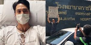 ภาพเดียวยิ้มทั้งวันเลย!! “แมทธิว” ขอบคุณหนุ่มนิรนามชูป้ายให้กำลังใจหน้า รพ.