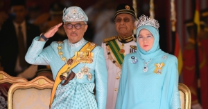 กษัตริย์มาเลเซียทรงกักพระองค์ 14 วัน หลังพบคนในวังติดโควิด 7 ราย