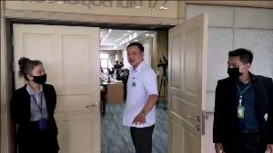 “อนุทิน” ปัดตอบคำถามสื่อ พูดเพียงว่า “ปากพาจน” ปมโซเชียลจวกหวดหมอ