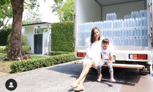 "กระแต ศุภักษร" มอบน้ำดื่ม หนุนทีมแพทย์สู้โควิดฯ