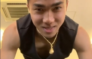 (คลิป) "ชนาธิป" รับคำท้านักร้องดัง วิดพื้น 30 วินาที ได้กี่ครั้ง !?