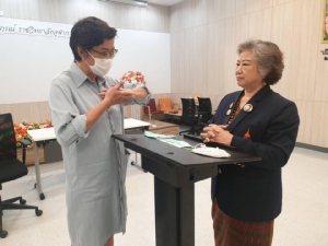 ศ.พญ.จิรพร เหล่าธรรมทัศน์ เสนอ ให้สู้โควิด -19 ทั้งรับและรุก