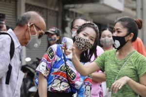 ศบค.แจงคัดกรองวัดไข้จาก “ข้อมือ” อาจได้ค่าเพี้ยน ยังต้องวัดหน้าผาก ประกาศห้ามขายเหล้าให้รอความชัดเจน