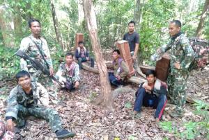จนท.พิทักษ์ป่าศรีสะเกษจับ 3 กัมพูชาฝ่าเคอร์ฟิว ลอบข้ามแดนตัดไม้ป่าสงวนฯ ชายแดนไทย