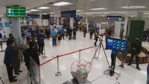 สนามบินเชียงใหม่เข้มเฝ้าระวังคัดกรองผู้โดยสารสกัดโควิดหลัง4สายการบินเริ่มกลับบริการ