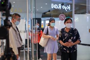 เริ่ม 17 พ.ค. เปิดกิจการผ่อนปรนระยะ 2 “ห้าง-ค้าปลีกส่งขนาดใหญ่-เสริมความงาม” ปรับเคอร์ฟิวเป็น 5 ทุ่ม