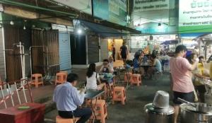 ร้านขายอาหารโต้รุ่งตลาดน้ำพุ จันทบุรี ปรับตัวรับมาตรการคลายล็อกระยะ 2
