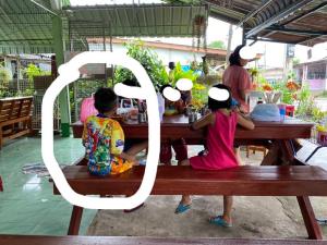 สะเทือนใจ! หนุ่มโพสต์เล่าเหตุการณ์แบ่งชนชั้นในเด็ก “เพราะความจน” เพื่อนจึงออกห่าง