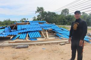 พายุพัดกระหน่ำราชบุรี ทำให้บ้านเรือนประชาชนพังเสียหายกว่า 20 หลัง