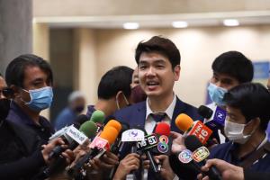 “ปิยบุตร” ได้ทีจ่อเปิดแคมเปญ “ส.ว.มีไว้ทำไม” ครวญ กม.หมิ่นปิดปากไม่ให้วิพากษ์วิจารณ์