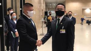 “สมศักดิ์-ธรรมนัส” โชว์จับมือ ชี้ขัดแย้ง พปชร.เรื่องเล็ก เลี่ยงตอบ “บิ๊กป้อม” นั่ง หน.