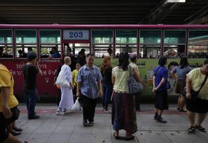 คลังเยียวยาล็อตสุดท้าย 9 ล้านคน กดข่มหนี้ครัวเรือน - ว่างงานพุ่งปรี๊ด