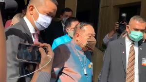 “บิ๊กป้อม” ปัดตอบสามกุมารหารือตัดสินใจลาออก บอกไม่มีอะไร