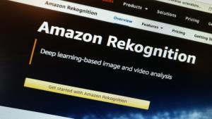 ‘แอมะซอน’ งดให้บริการ ‘เทคโนโลยีตรวจจับใบหน้า’ แก่ตำรวจสหรัฐฯ เป็นเวลา 1 ปี