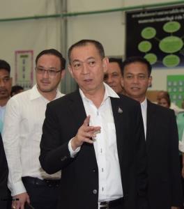 “เฉลิมชัย” คุย ส.ส.ปชป. เชื่อเคลื่อนไหวล่าชื่อเหลว กาหัวคนมีเอี่ยว-ส่อลาออกเพิ่ม