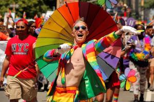 In Clip : คดีประวัติศาสตร์! ศาลสูงสุดสหรัฐฯ ตัดสินเข้าข้างลูกจ้าง LGBTQ ไม่ให้บริษัทไล่ออกเพราะเป็นเกย์-เลสเบี้ยนเปิดเผย