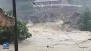สุดเสียดาย! น้ำท่วมหนักซัด ‘สะพานเก่า 400 ปี’ หายวับในจีน