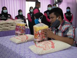 สมาคมประชาคมคนตาบอดไทยลงพื้นที่ยะลา มอบถุงยังชีพให้คนตาบอดที่รับผลกระทบโควิด-19
