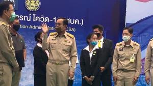 “บิ๊กตู่” ปัดตอบ “บิ๊กป้อม” นั่งหัวหน้าพรรค ด้าน “นฤมล” ปัดรู้จัก “ฌอน”