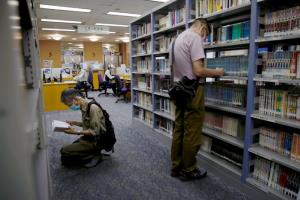 ฮ่องกงสั่งถอดหนังสือละเมิดกฎหมายความมั่นคงใหม่ออกจากการเรียนการสอน