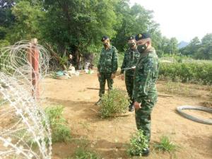 ทหารขึงลวดหนามเพิ่ม ปิดเรียบช่องทาง-ท่าข้ามชายแดนแม่สาย แฉซ้ำผู้นำ-ชาวบ้านรู้เห็นขนต่างด้าวเข้าไทย